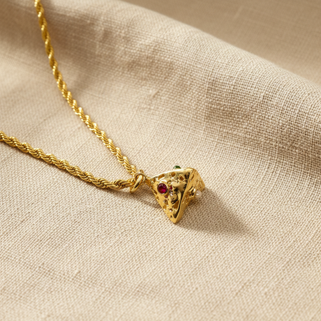 Collana Lanterna 5 Piramide - sfondo lino beige