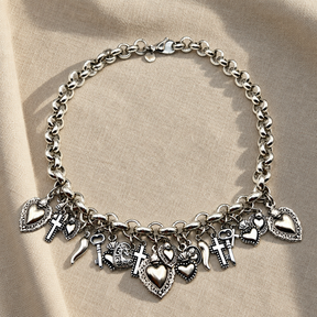 Collana Lucky Cuore Sacro su lino beige
