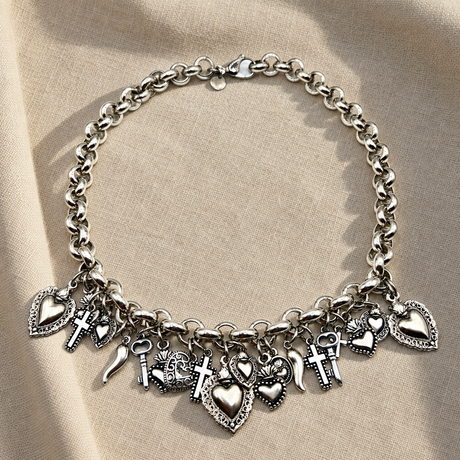 Collana Lucky Cuore Sacro su lino beige