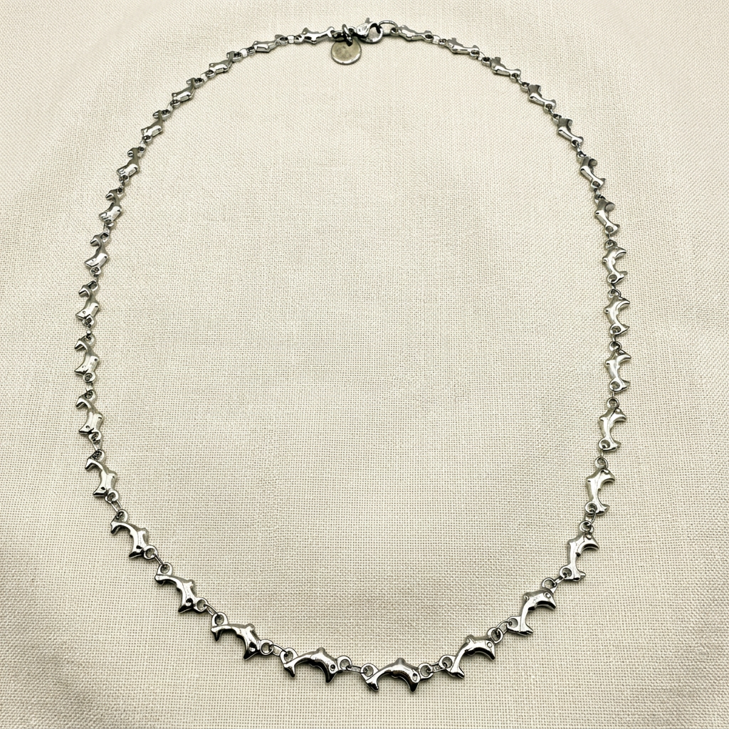 Collana Maglia Delfino su lino beige