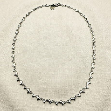 Collana Maglia Delfino su lino beige