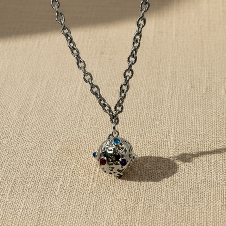 Collana Mina Anni 60 Silver - formato quadrato sfondo beige