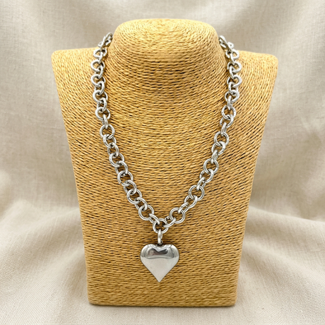 Collana Rolò Cuore Acciaio su lino beige