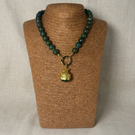 Collana sul busto originale con sfondo lino, foto 5