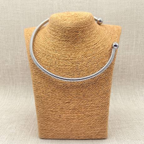 Collana Tubogas Silver su lino beige