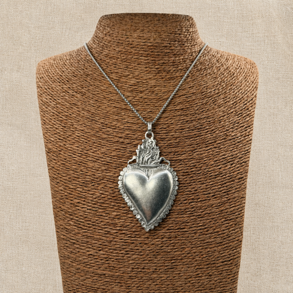 Cuore Sacro Big silver sul busto