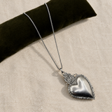 Cuore Sacro Big silver sul cuscino, seconda foto