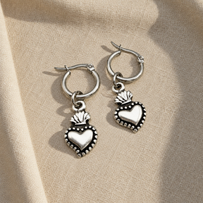 Orecchini Cerchio con Cuore Sacro Mini su lino beige