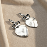 Orecchini Cuore Sacro Corona su lino beige